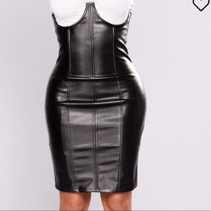 High waisted pencil skirt